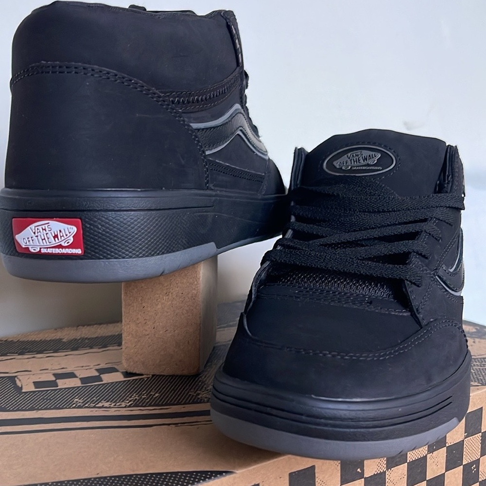 Vans Men’s Zahba Mid Black/Pewter
VN000CBSHR0 Sneakers - Picture 8 of 16